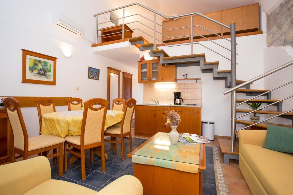 Astoria Apartment Rab Town