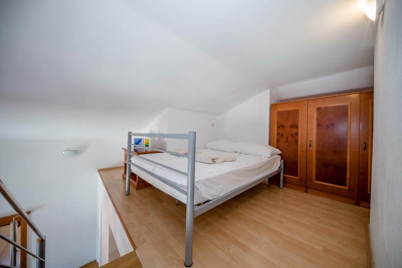 Astoria Apartment Rab Town